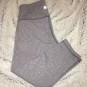 Lululemon Wunder Under 21 inch crops in Luxtreme